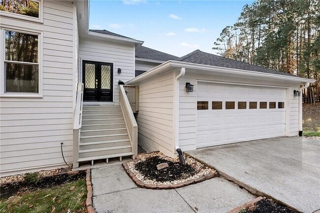 241 Nacoochee Dr