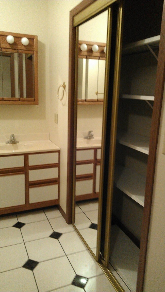 Bathroom - 26 Westview Dr Unit #6