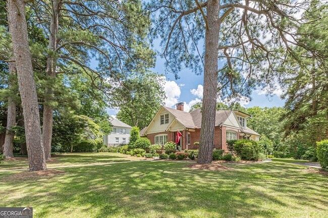 Photo - 1878 Cambridge Ave