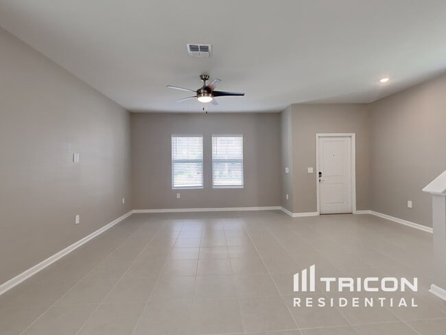 Photo - 737 Honeyrock St