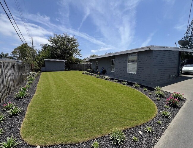 Photo - 1885 NE 53rd St