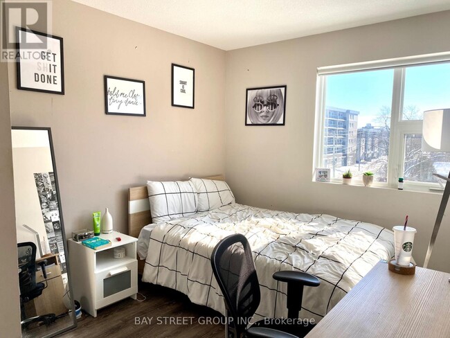 Photo - 288 Albert St