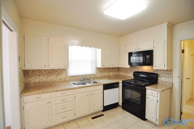 Photo - 2505 Lancelot Dr SE