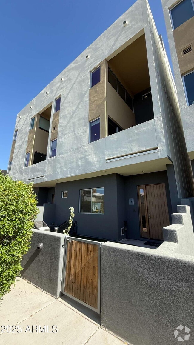 Building Photo - 3150 E Glenrosa Ave Rental
