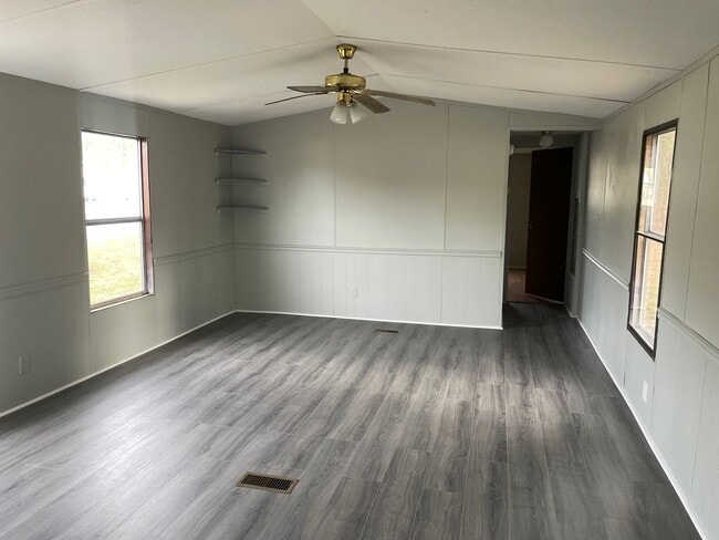 Photo - 2 BDRM 1 1/2 BATH SINGLEWIDE MOBILE HOME I...