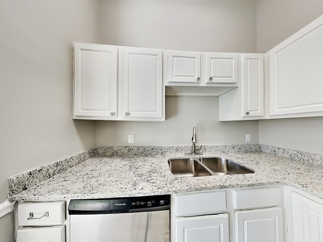 Photo - 136 Pecan Dr