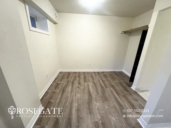 Photo - 1-Bedroom Basement Apartment with Parking, Private Balcony & Backyard in Mississauga Unité 2