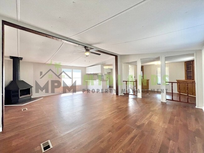 Photo - 2413 S Lake Dr