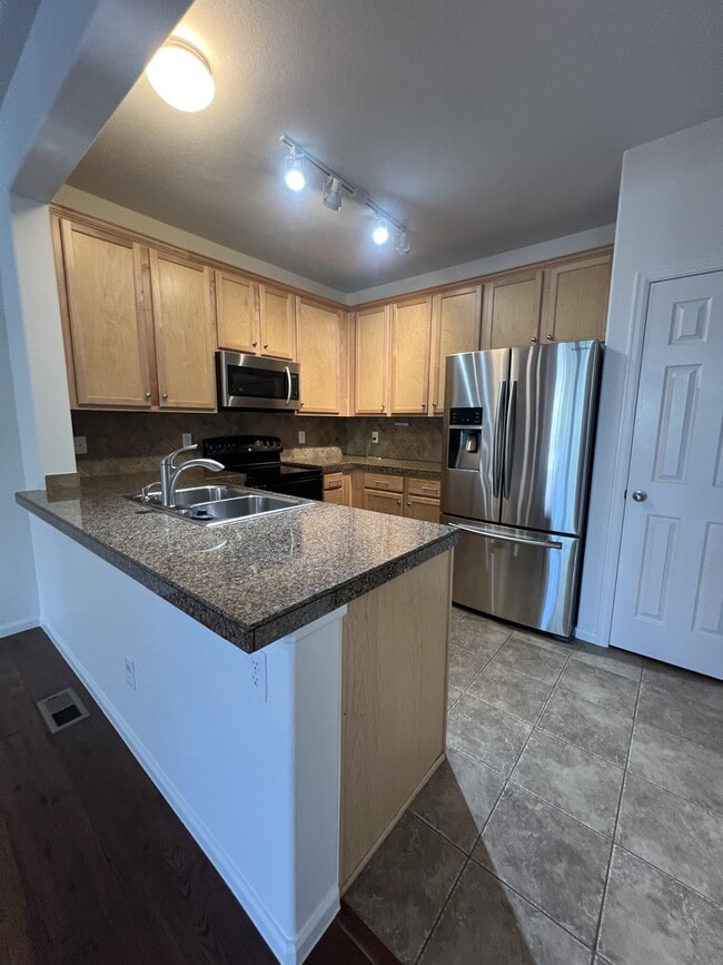 Photo - 121 McGregor Cir Townhome