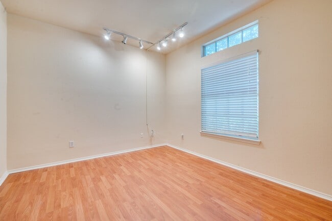 Photo - 7909 Country Home Dr
