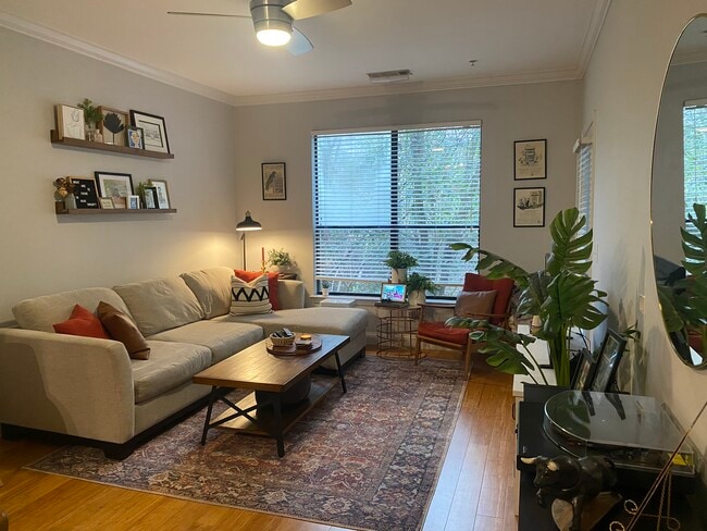 Photo - 821 Ralph McGill Blvd NE Unidad 2308