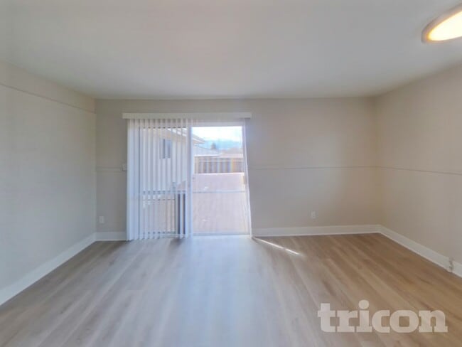 Photo - 3514 E La Salle St