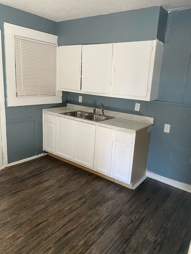 Photo - Newly Reduced Price! 2 Bedroom 1 Bath; Se Habla Espanol