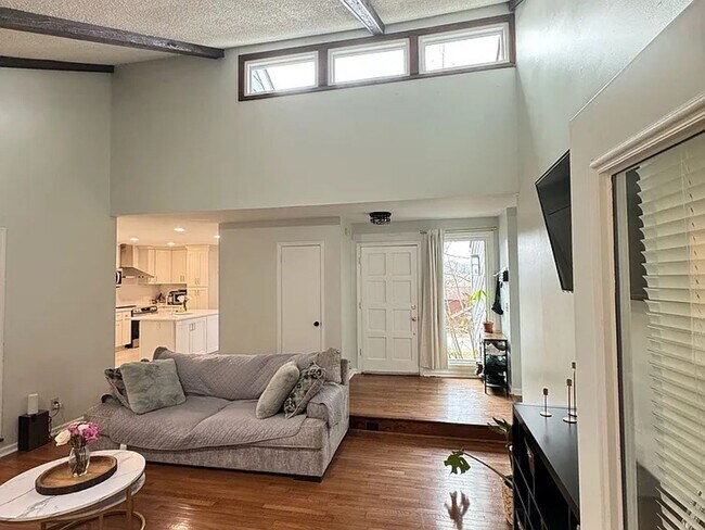 Photo - Beautiful 3 Bed 2 Bath Home in Nashville - With Enclosed Back Patio