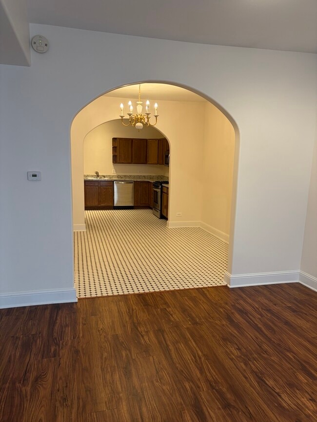 Photo - 520 N Milwaukee Ave