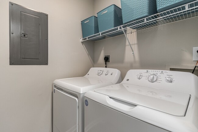 Litchfield Oaks Apartments