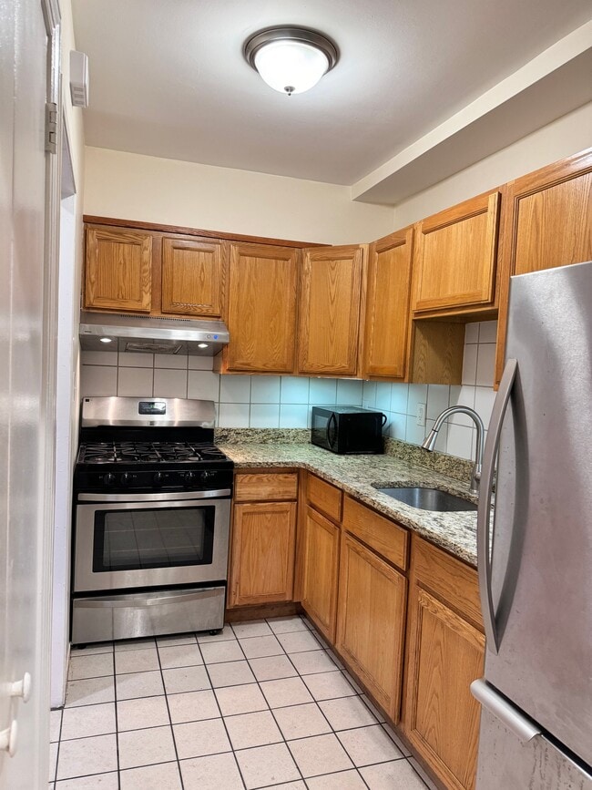 Photo - 333 C St SE Unit B
