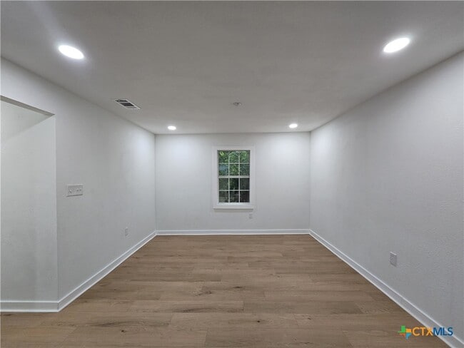 Photo - 202 Marston St