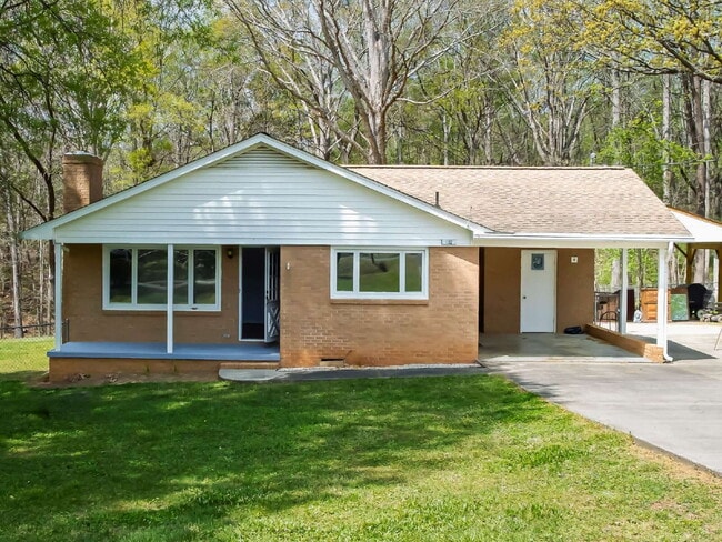 Building Photo - 102 McCall St