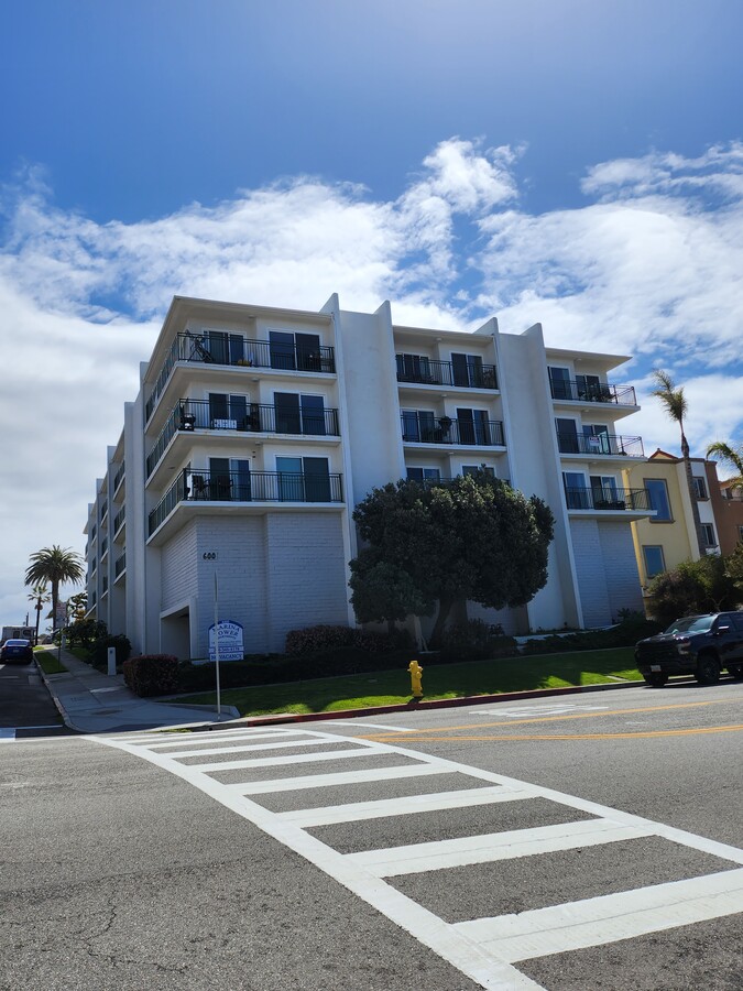 600 Esplanade - Marina Tower Apartments