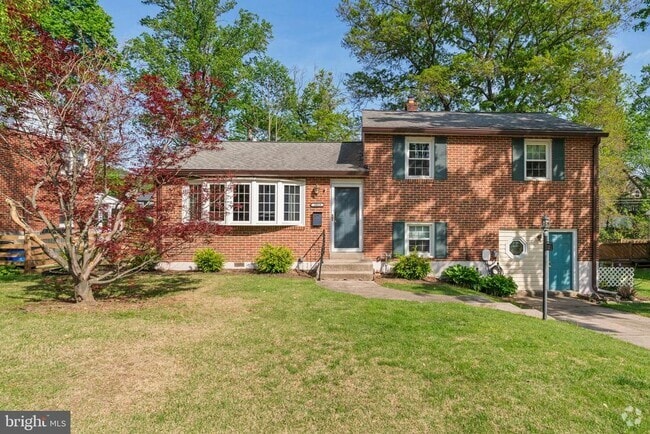 Building Photo - 2023 Rollingwood Rd Rental