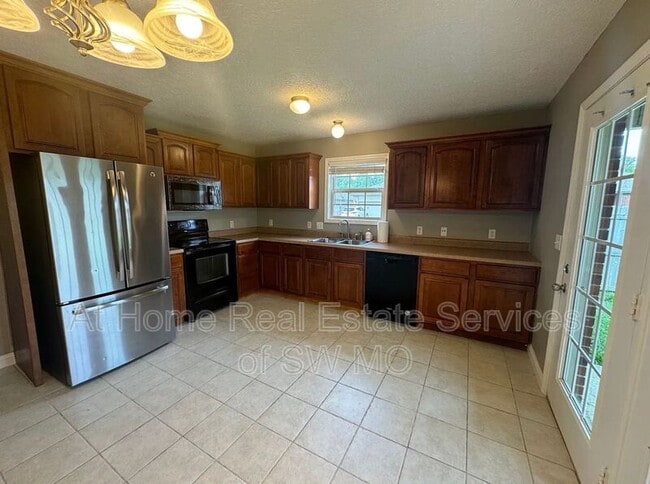 Photo - 1132 S Ventura Ave