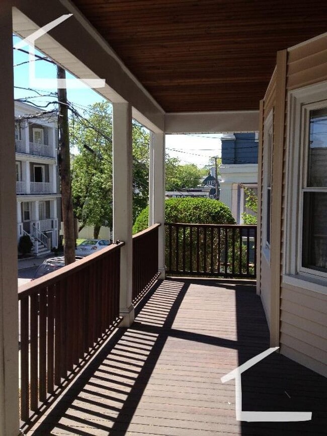 73 Leicester St