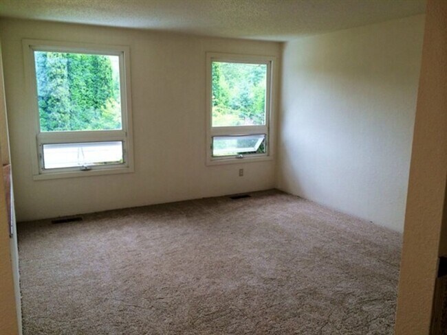 Photo - Preleasing Now: Large 6 bed/2 bath home!