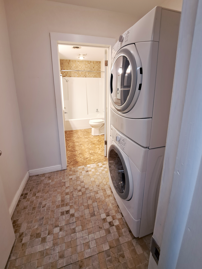 Photo - 103 E 5th St Unit #3