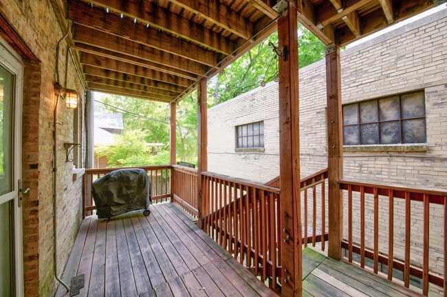 Photo - 911 Maple Ave