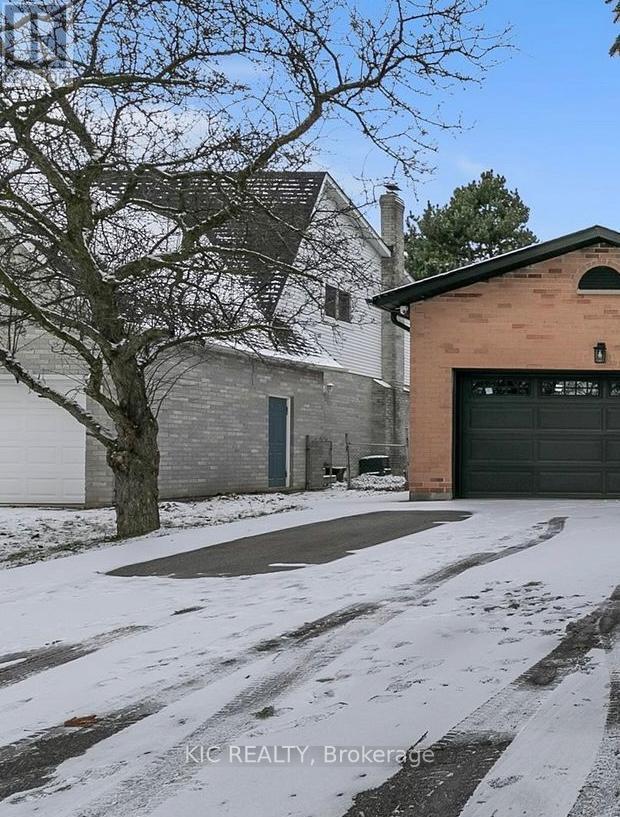 Photo - 108 Cardinal Crescent
