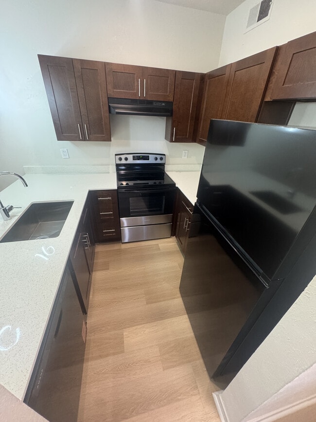 Vista Isle Apartments