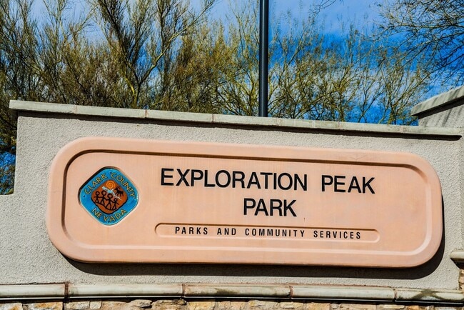 Building Photo - Stunning 3 Bedroom 2.5 Bath  home in Mountains Edge!