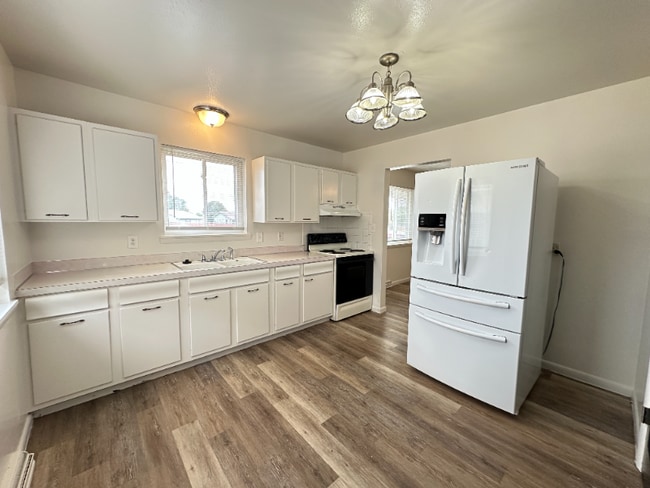 Building Photo - 3318 W 4th St Rental