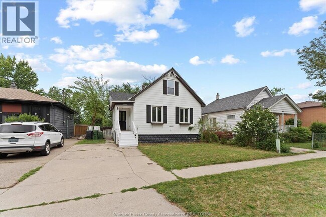 Photo - 1533 Alexis Rd