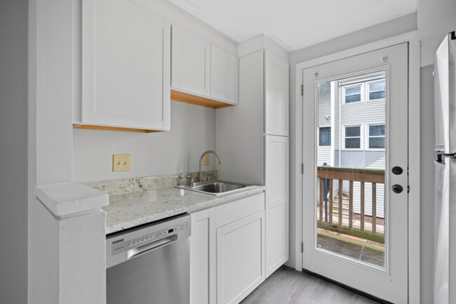 Photo - 721 N Poplar St