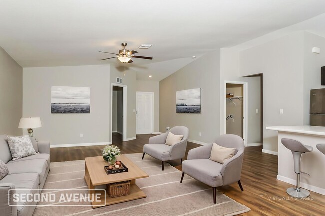 Photo - 486 Hoffer St