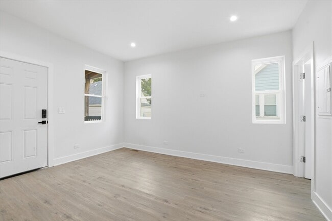 Photo - 3040 N Drake Ave