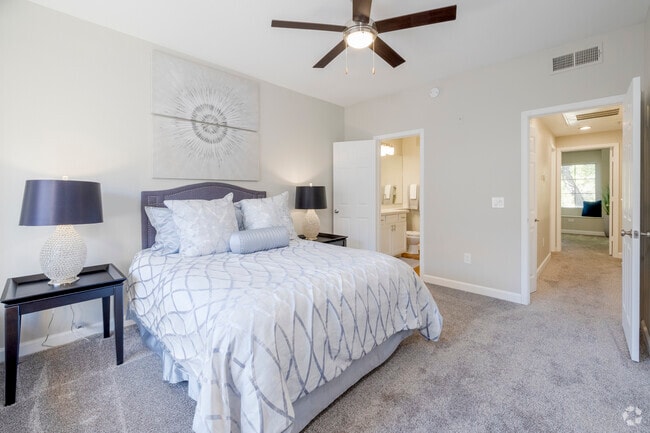 2 habitaciones, 2 baños, 111,5 m2, dormitorio principal - Palazzo Townhomes