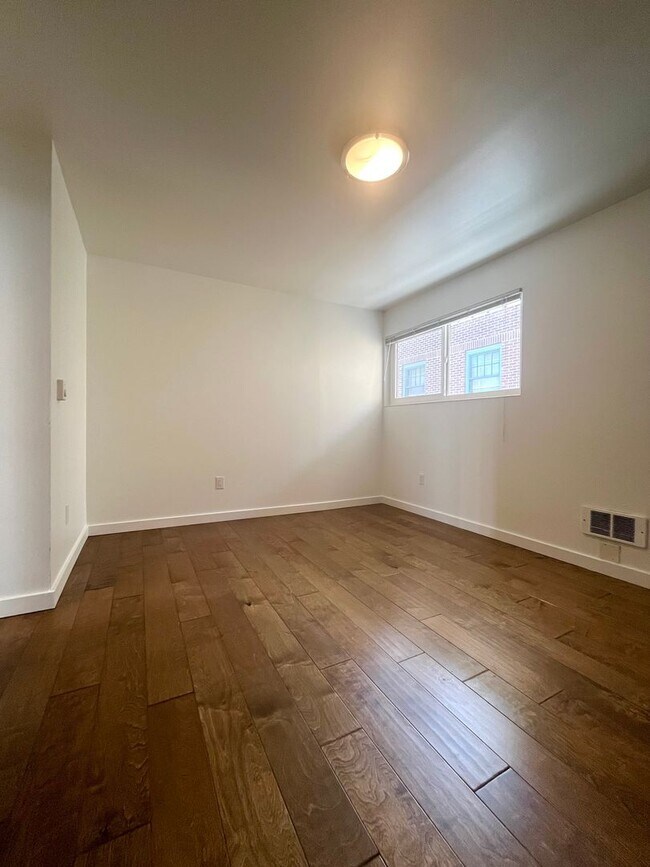 Photo - Bellevue Manor