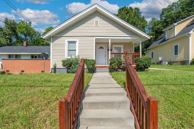Building Photo - 1528 McCormick St Rental