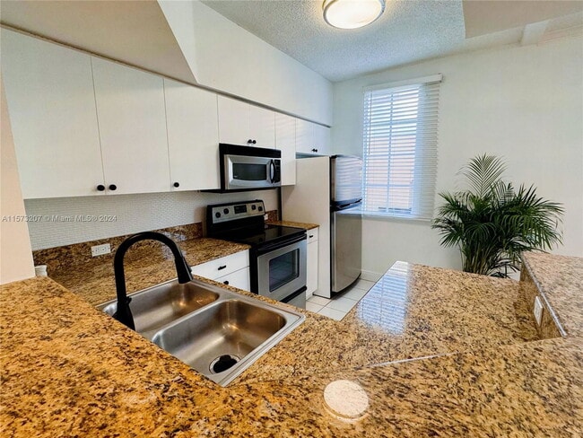 Photo - 2921 NE 185th St