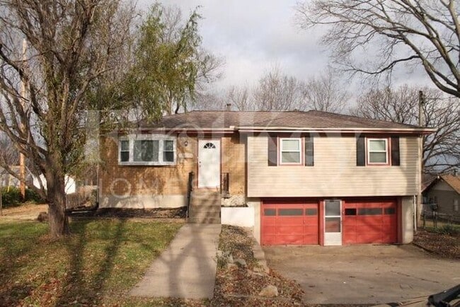 Building Photo - 5637 NE Lancaster St Rental