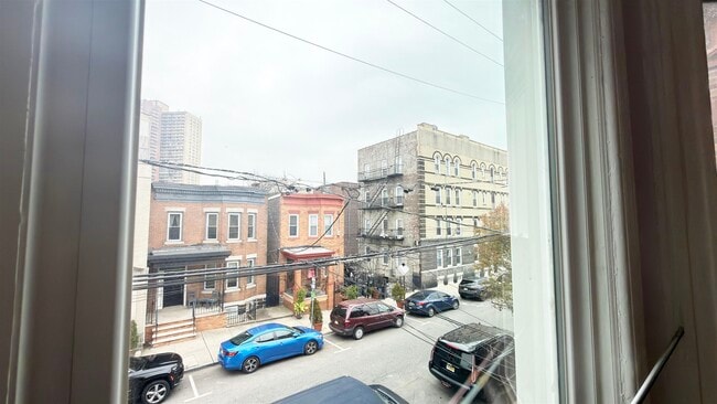 Photo - 6013 Buchanan Pl