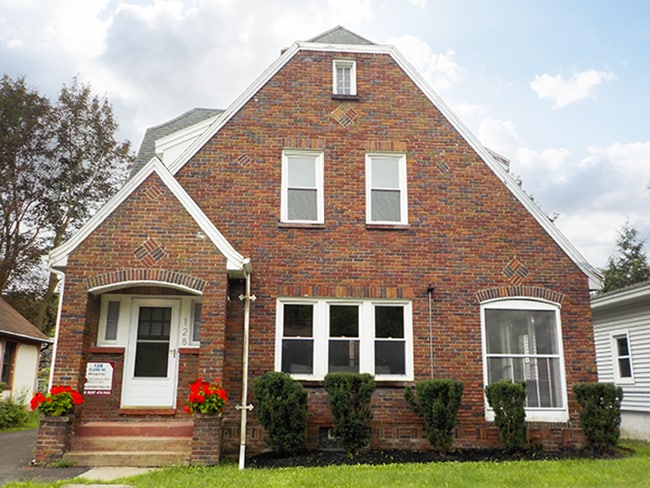 Building Photo - Charming Single Family Home In Residential...