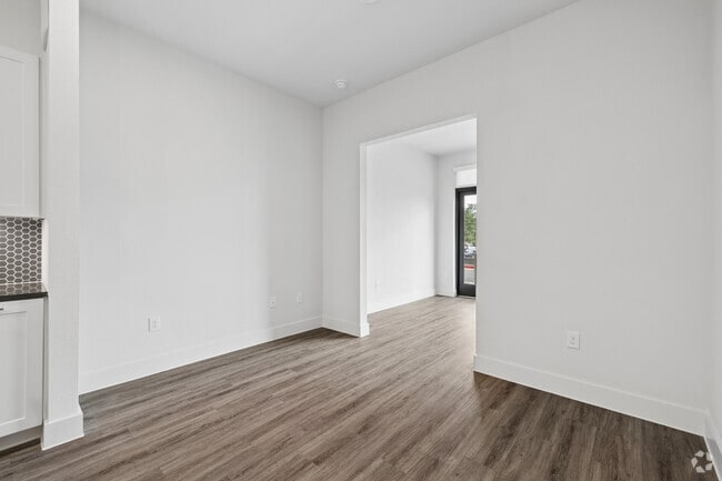 1BR, 1BA - 756SF - Dining Room - Alloy