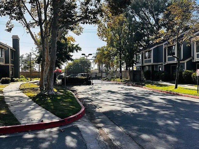 Photo - 8739 Pine Crest Pl