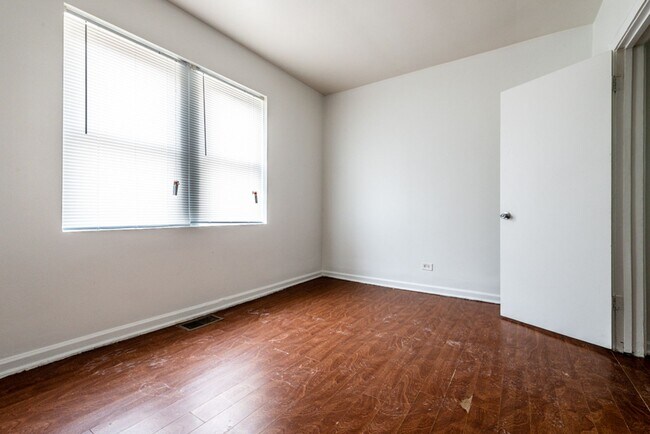 Photo - 8200 S Clyde Ave Chicago, IL 60617