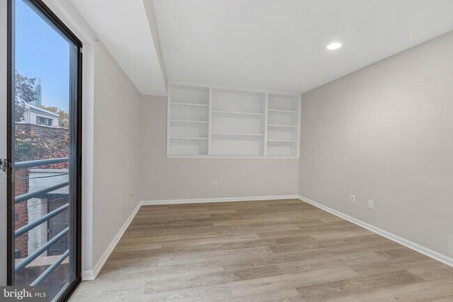 Photo - 2322 Wallace St