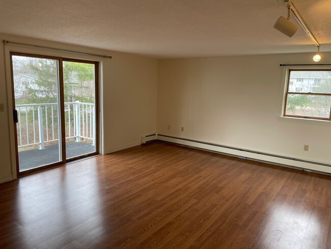 Building Photo - 834 State St Unit 3